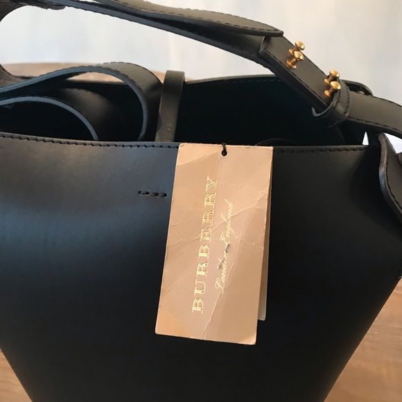 Burberry large leather bucket bag - Picture 7 of 11